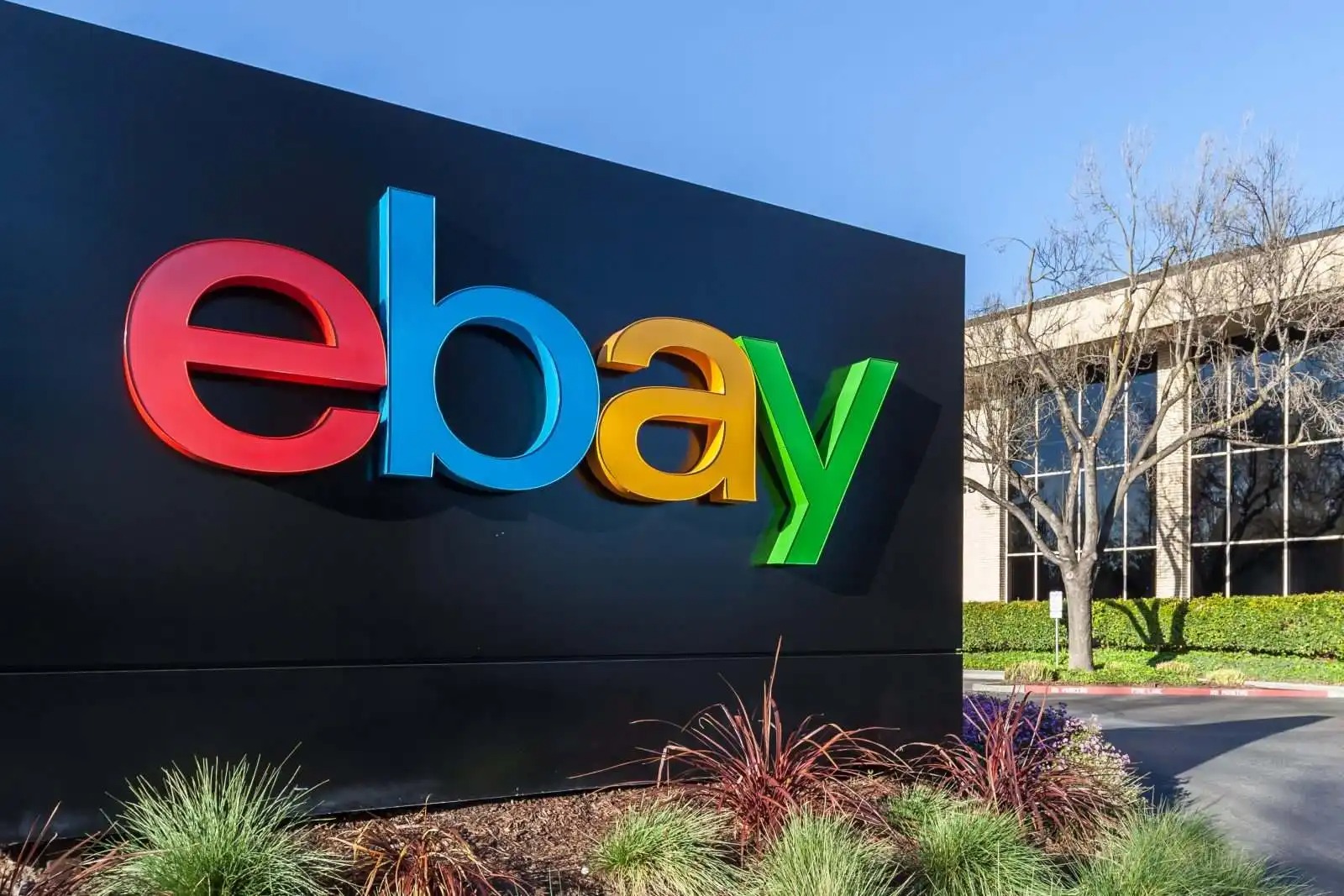 两名前 eBay 高管因参与网络跟踪活动而被判入狱